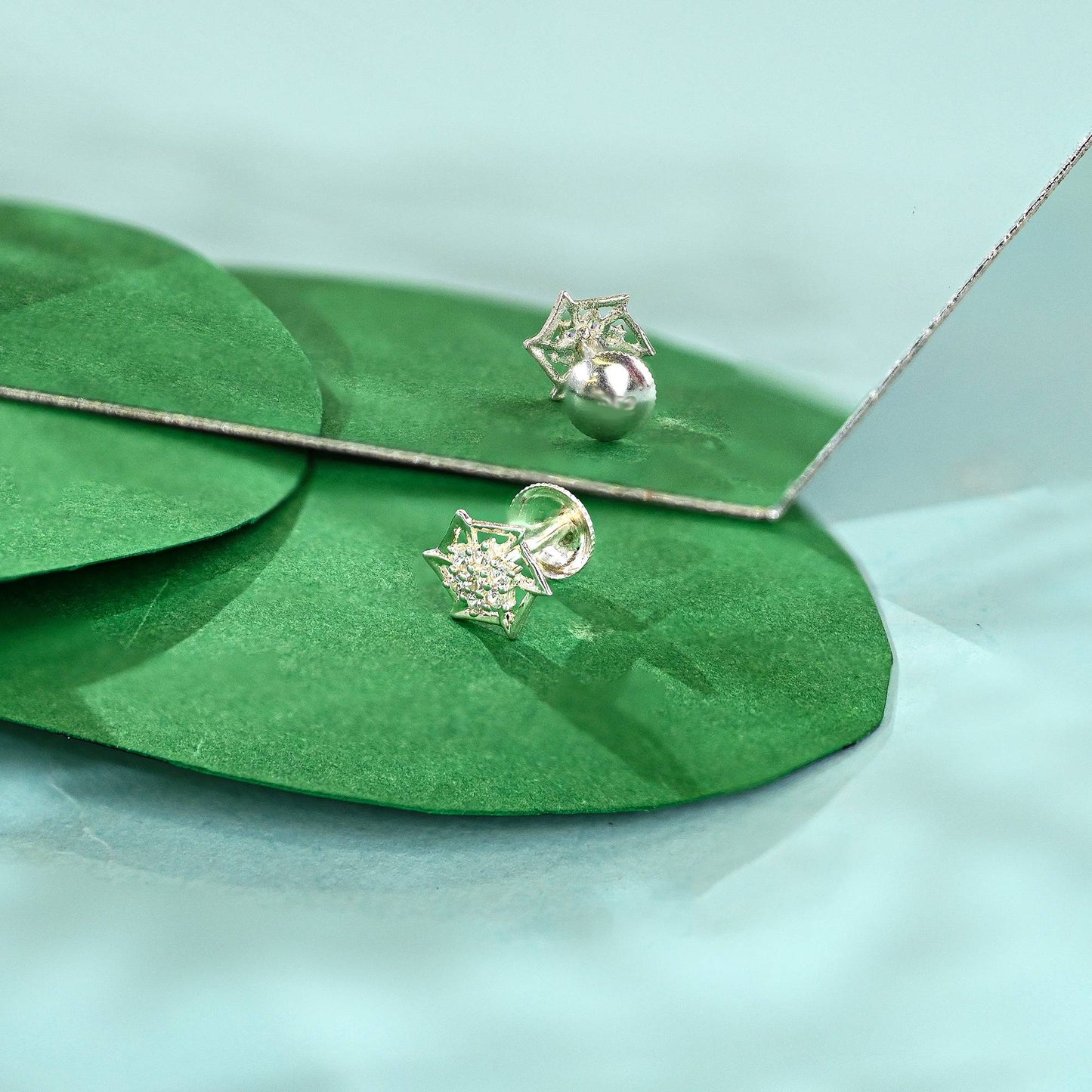 LukGud Sparkle Nose Pin (Free Size)